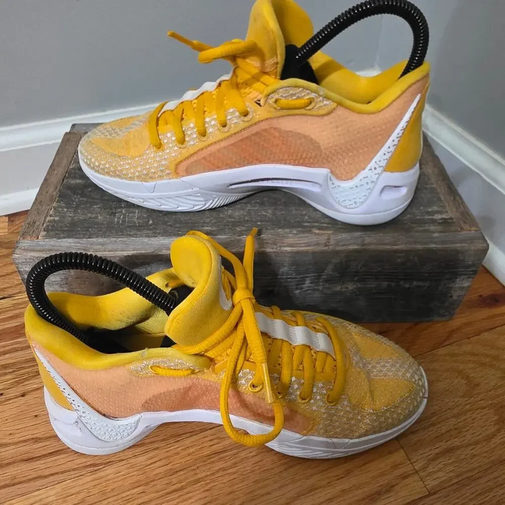 Nike Sabrina 1 Iconic Basketball Shoes Yellow Youth Size 5